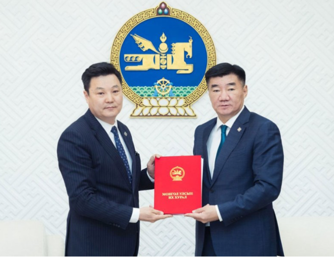 Аймаг, нийслэл, сум, дүүргийн иргэдийн Төлөөлөгчдийн Хурлын сонгуулийн тухай хуульд өөрчлөлт оруулах тухай хуулийн төслийг өргөн мэдүүлэв